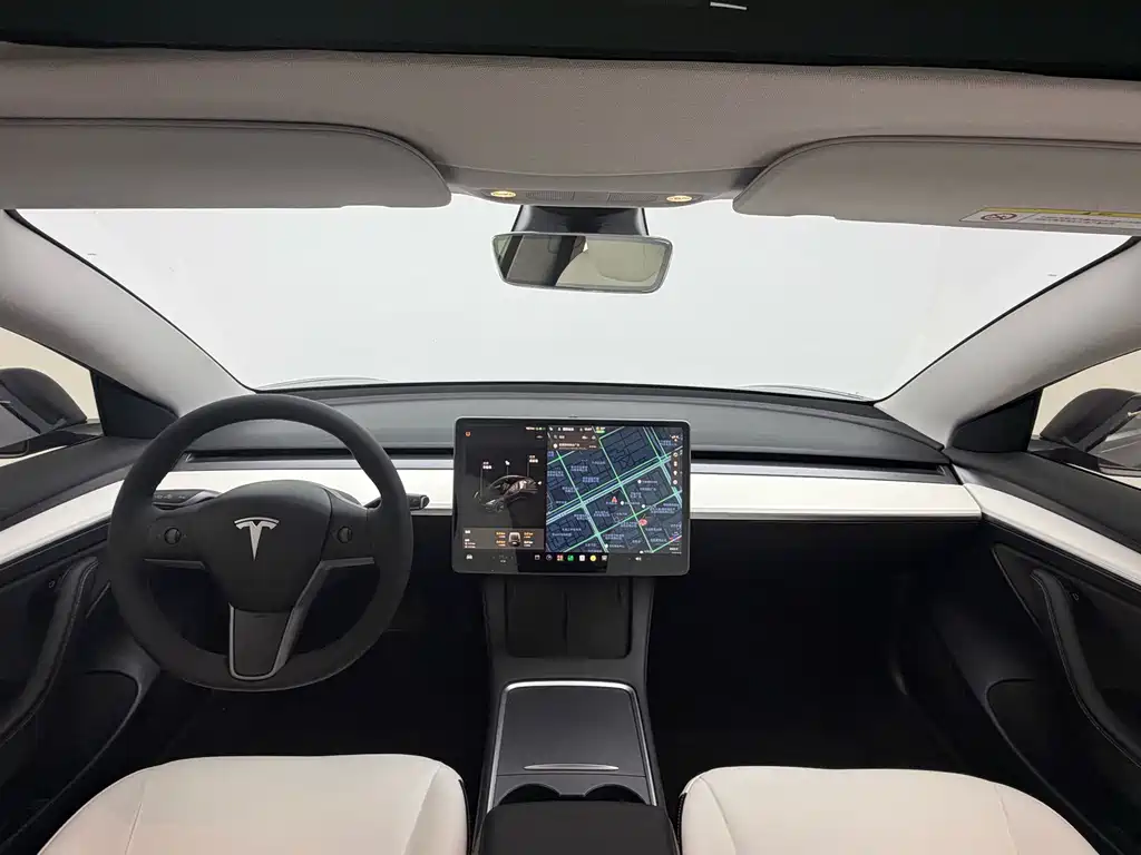 Tesla Model 3 — миниатюра 16