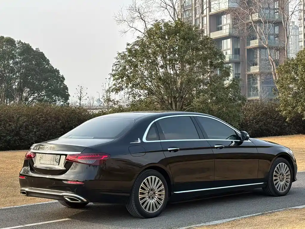 MERCEDES-BENZ E CLASS