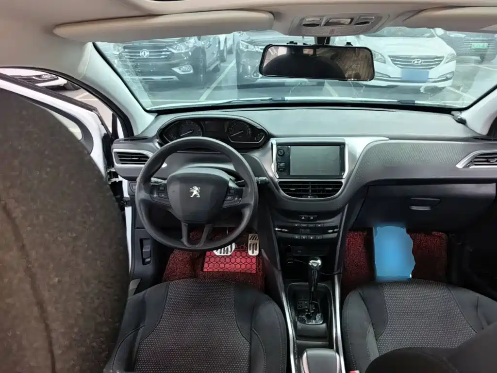 Peugeot 2008 — миниатюра 10