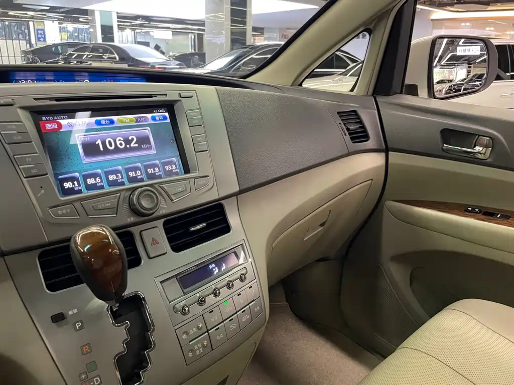 BYD M6 — миниатюра 20