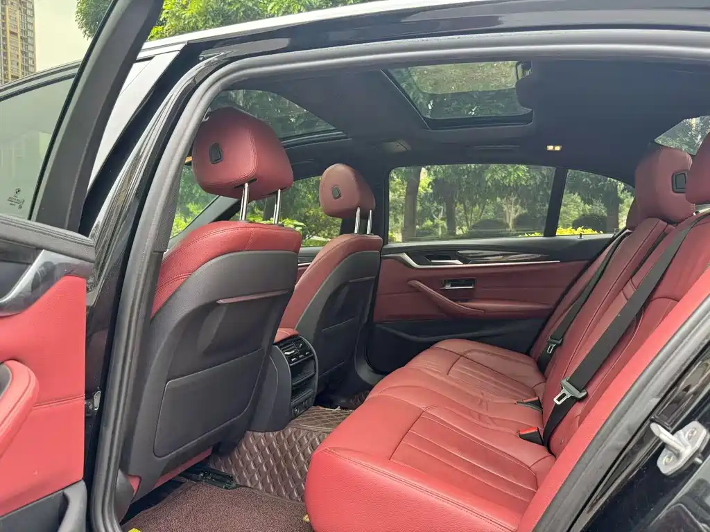 BMW 5 Series - фото 6