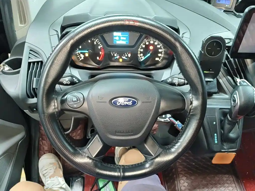 Ford Transit — миниатюра 11