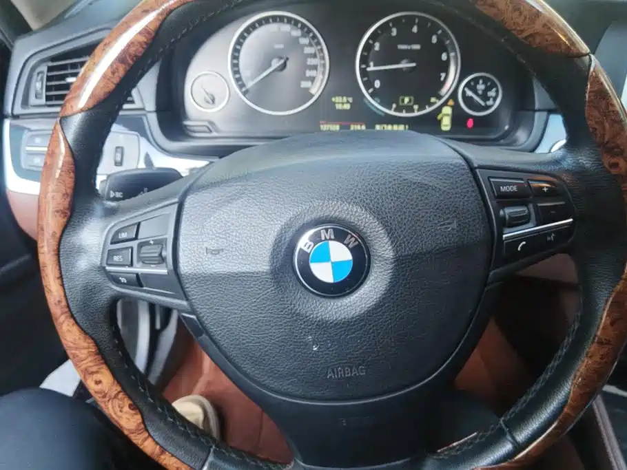 BMW 5 Series — миниатюра 15