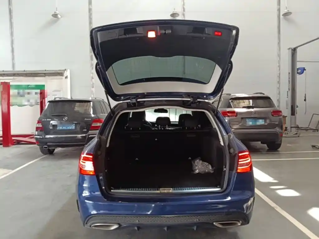 Mercedes-Benz C-Class (Import) — миниатюра 19