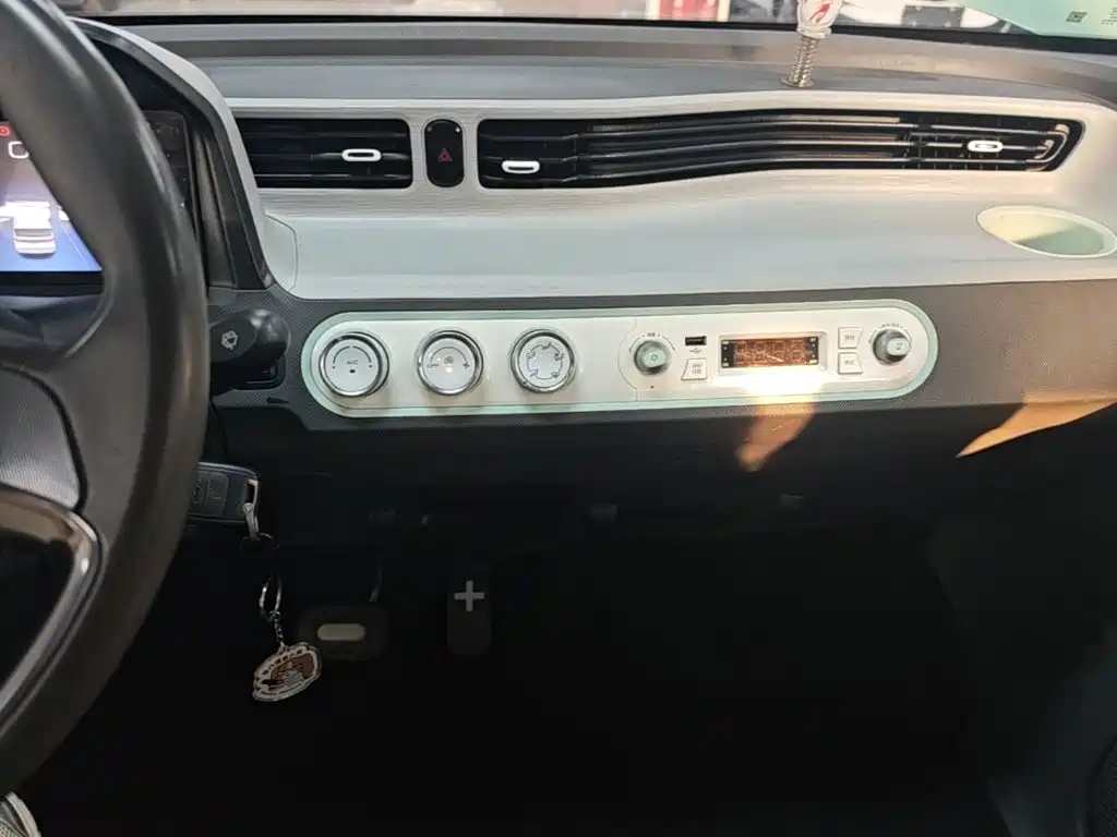 Wuling MINIEV — миниатюра 13