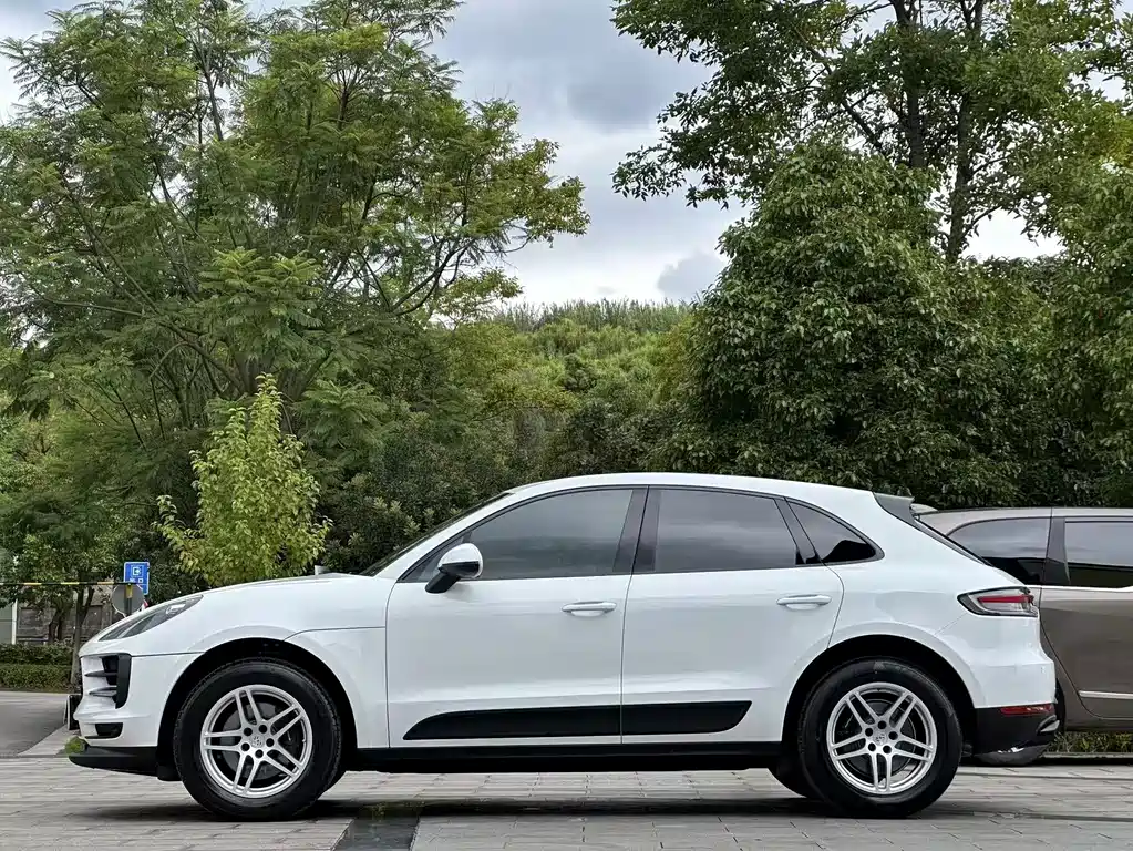 Porsche Macan — миниатюра 10