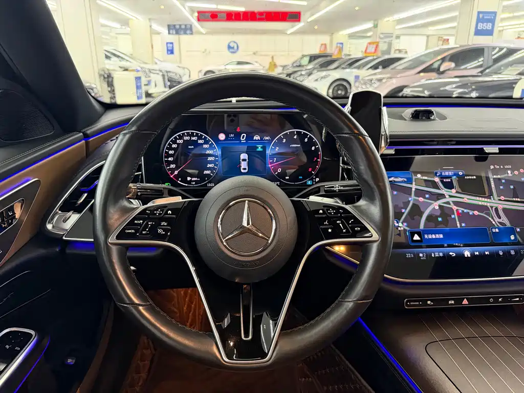 Mercedes-Benz E-Class — миниатюра 9