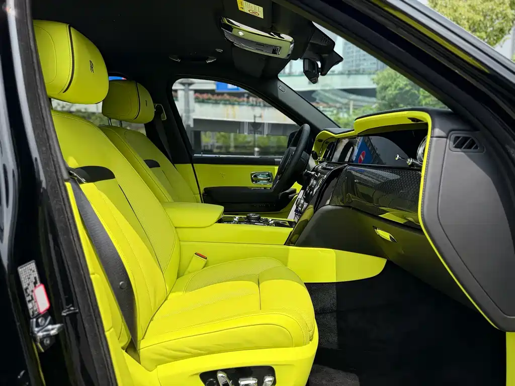 Rolls-Royce Cullinan — миниатюра 17