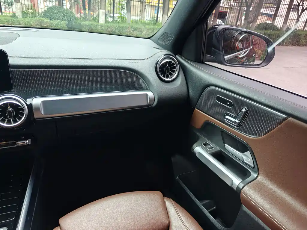 Mercedes-Benz GLB — миниатюра 12