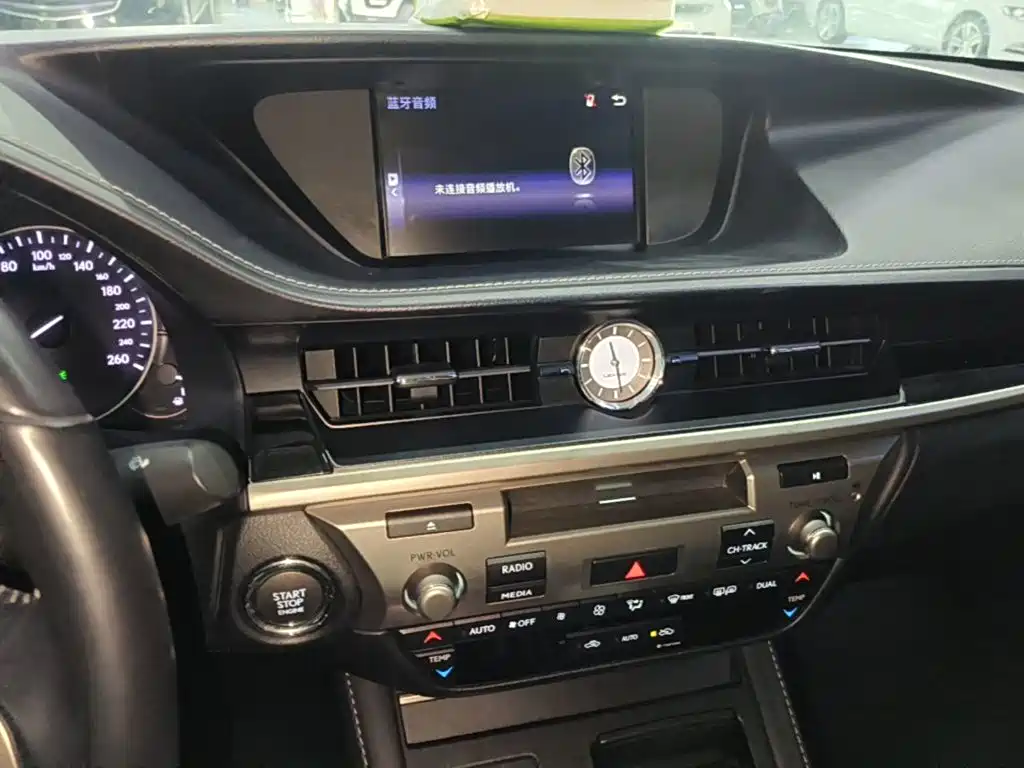 Lexus ES — миниатюра 13