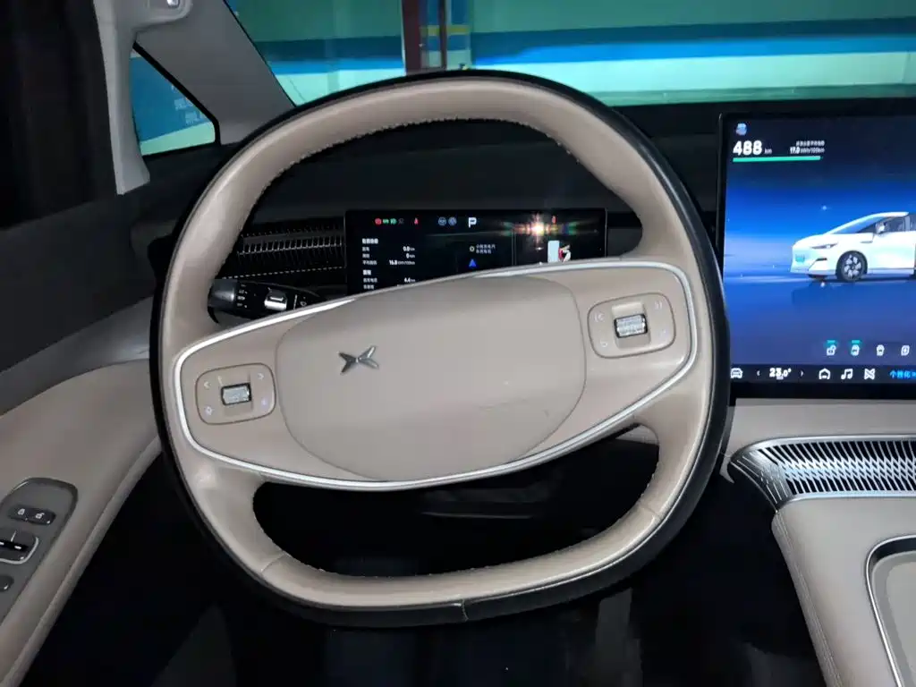 XPeng X9 — миниатюра 3
