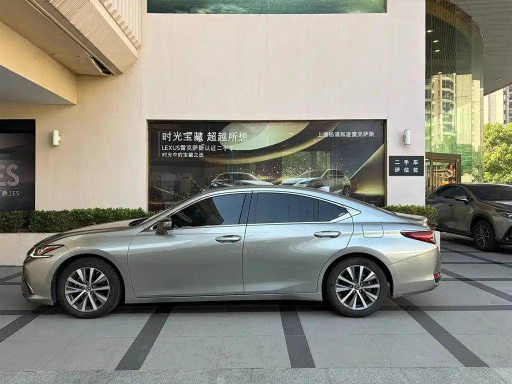 Lexus ES — миниатюра 2
