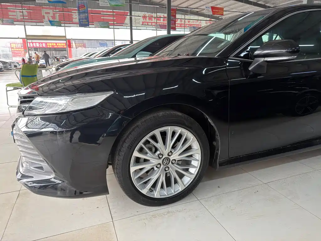 TOYOTA CAMRY