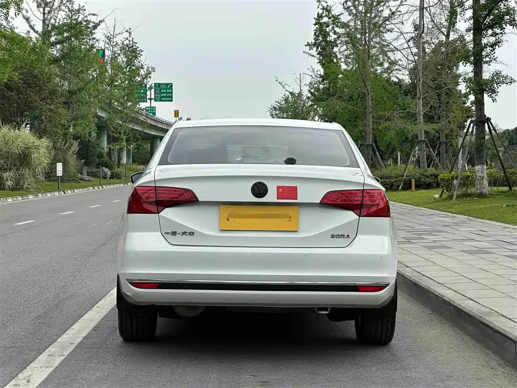 Volkswagen Bora 2016 1.6L AT Comfort