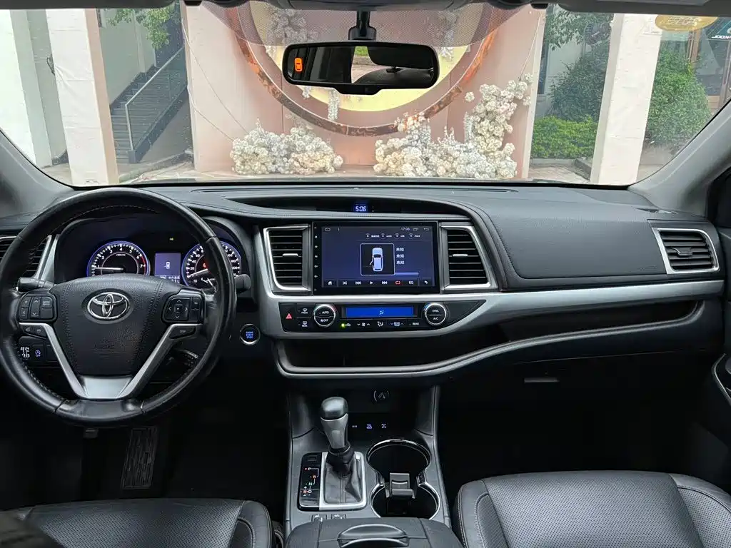 Toyota Highlander — миниатюра 9