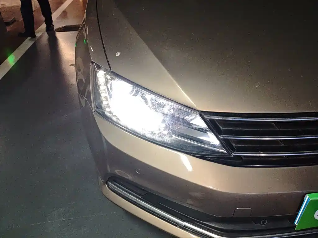 Volkswagen Sagitar — миниатюра 7