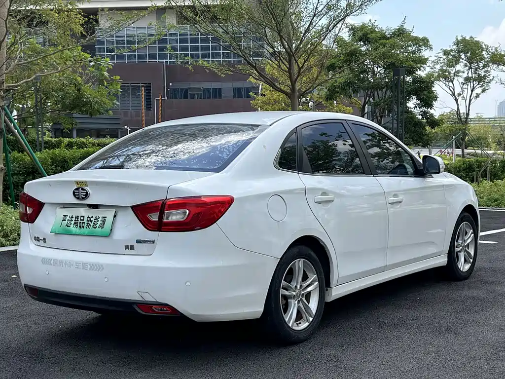 Bestune B30EV — миниатюра 5