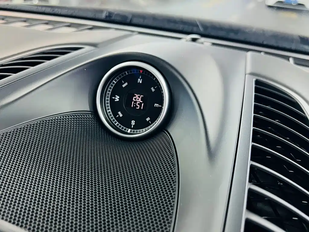 Porsche Cayenne — миниатюра 10