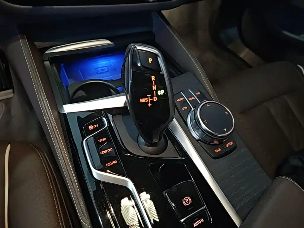 BMW 5 Series — миниатюра 14