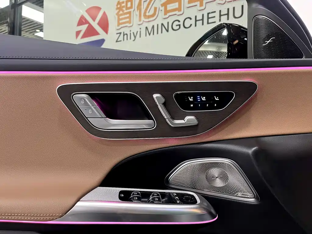 Mercedes-Benz E-Class — миниатюра 7