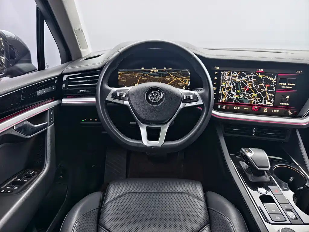 VOLKSWAGEN TOUAREG