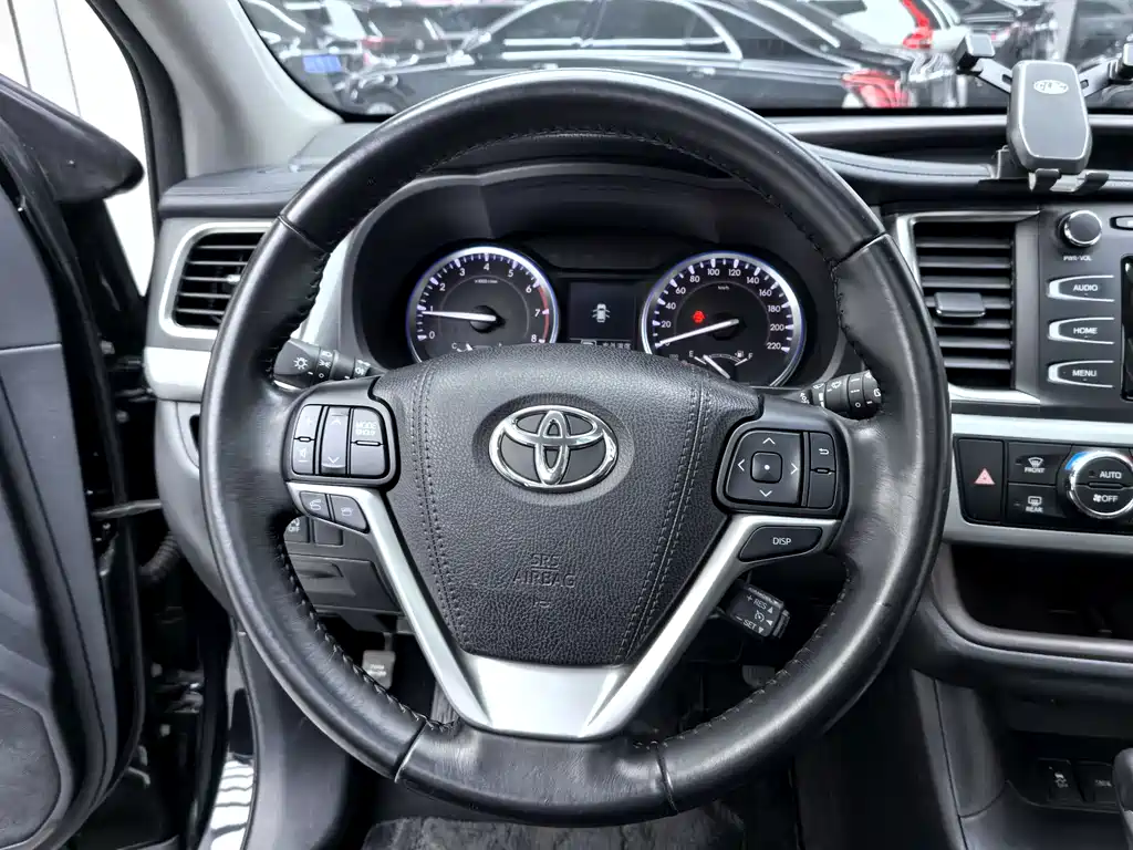 TOYOTA HIGHLANDER