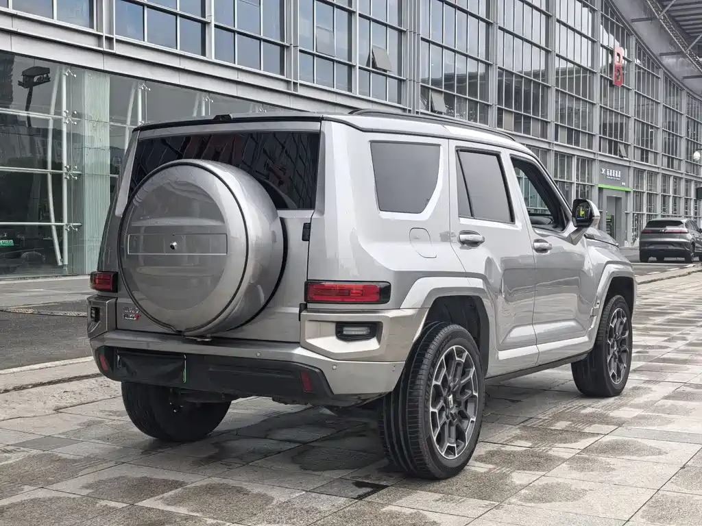 TANK TANK 700 NEW ENERGY