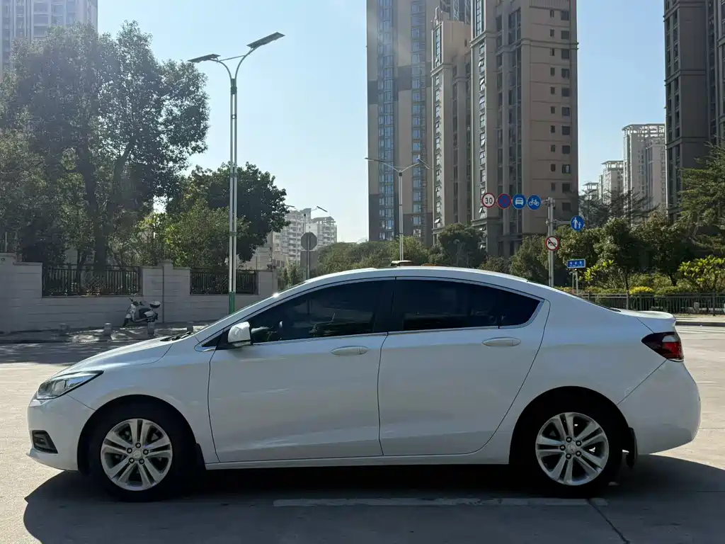 CHEVROLET CRUZE