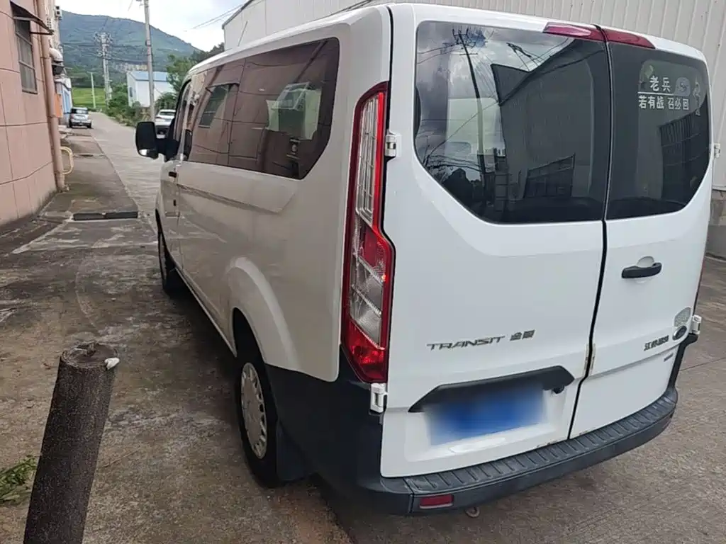Ford Transit — миниатюра 5