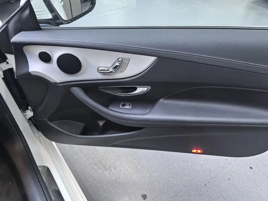 Mercedes-Benz E-Class (Import) — миниатюра 13