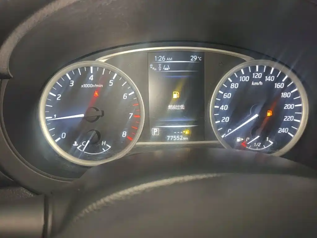 Nissan Tiida — миниатюра 12