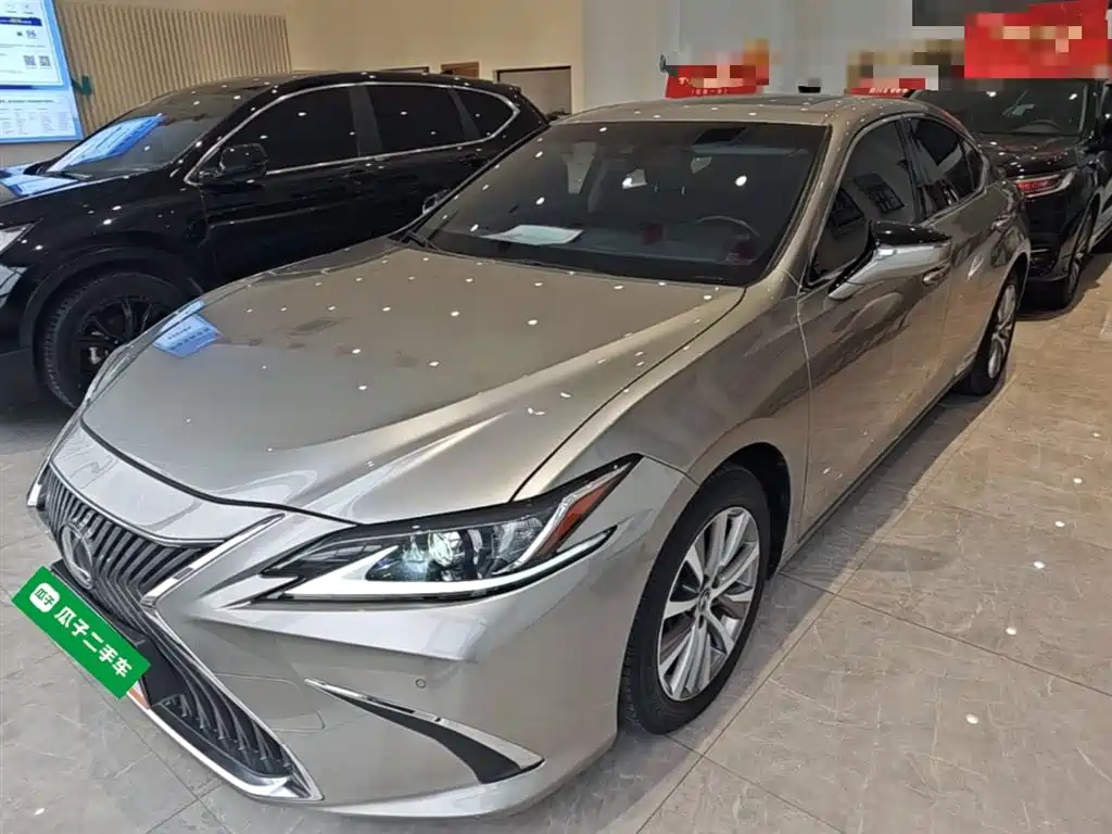 Lexus ES 2020