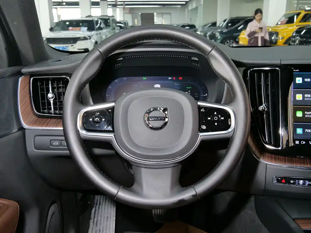 VOLVO XC60 PLUG IN HYBRID