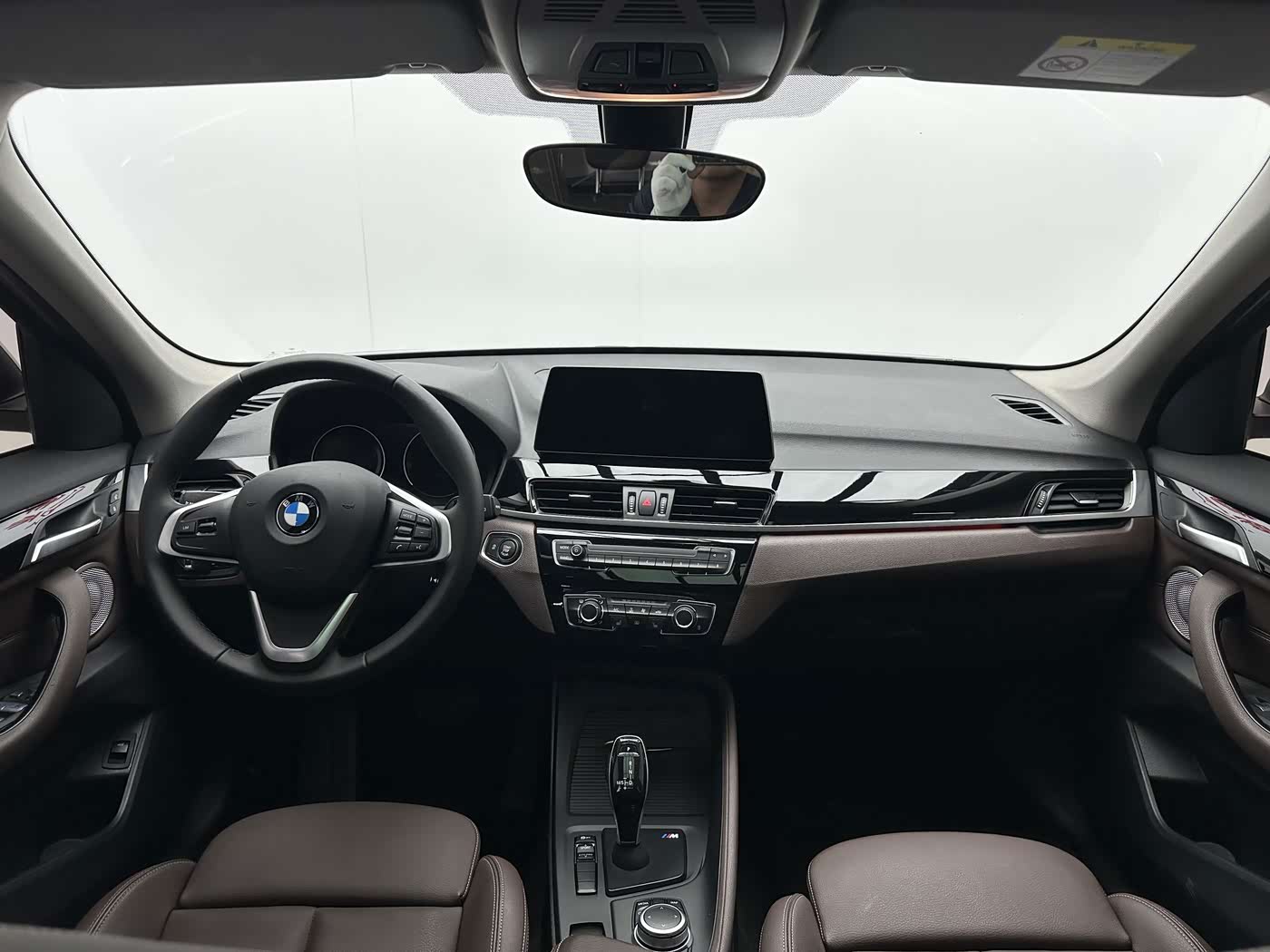 BMW X1 1.5 л 2023 г. шампань/коричневый, пробег 14000 км