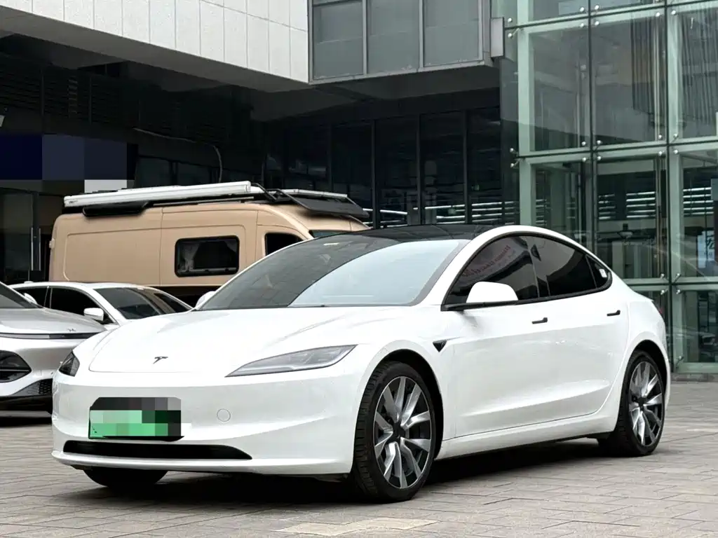Tesla Model 3 2024
