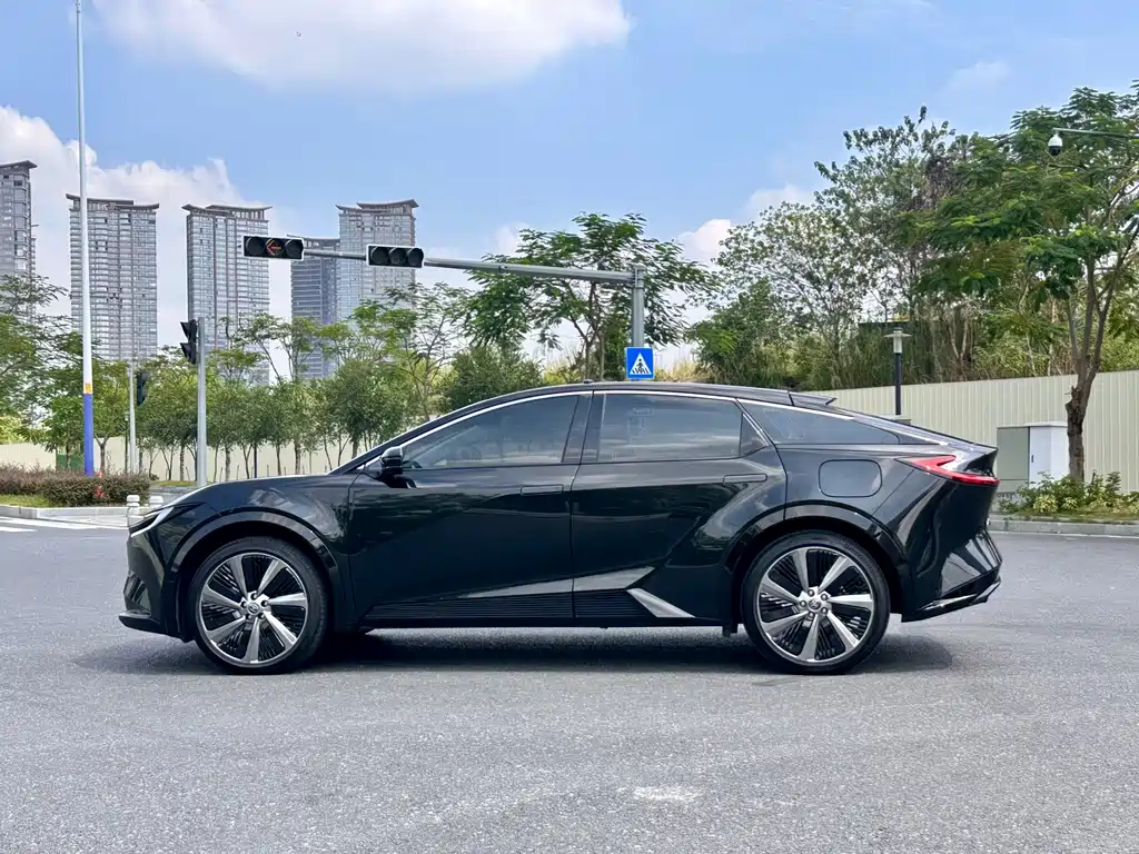 Toyota bZ5 — миниатюра 5