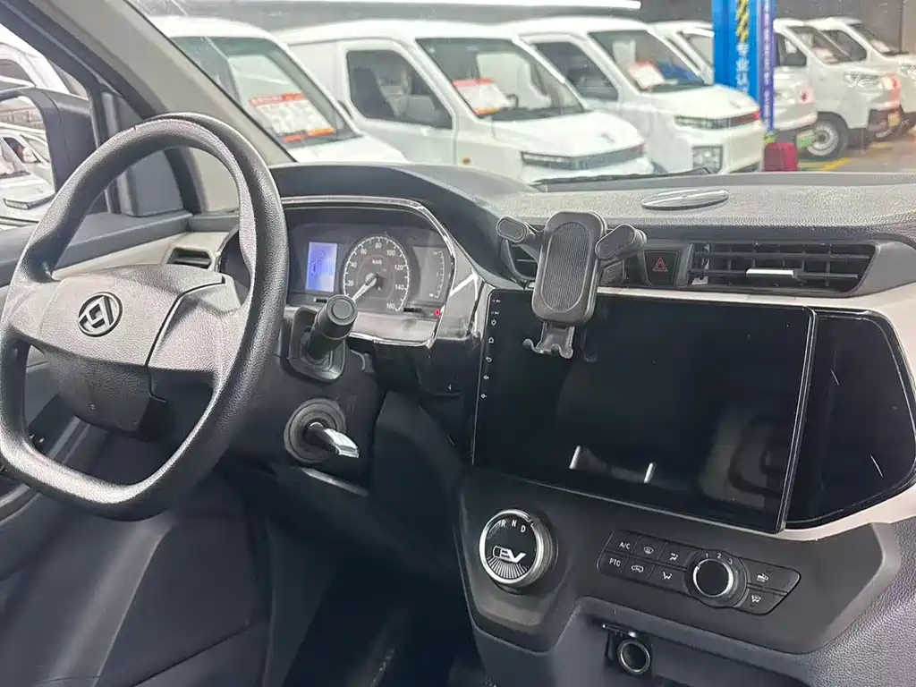 SAIC MAXUS CHASE EV30