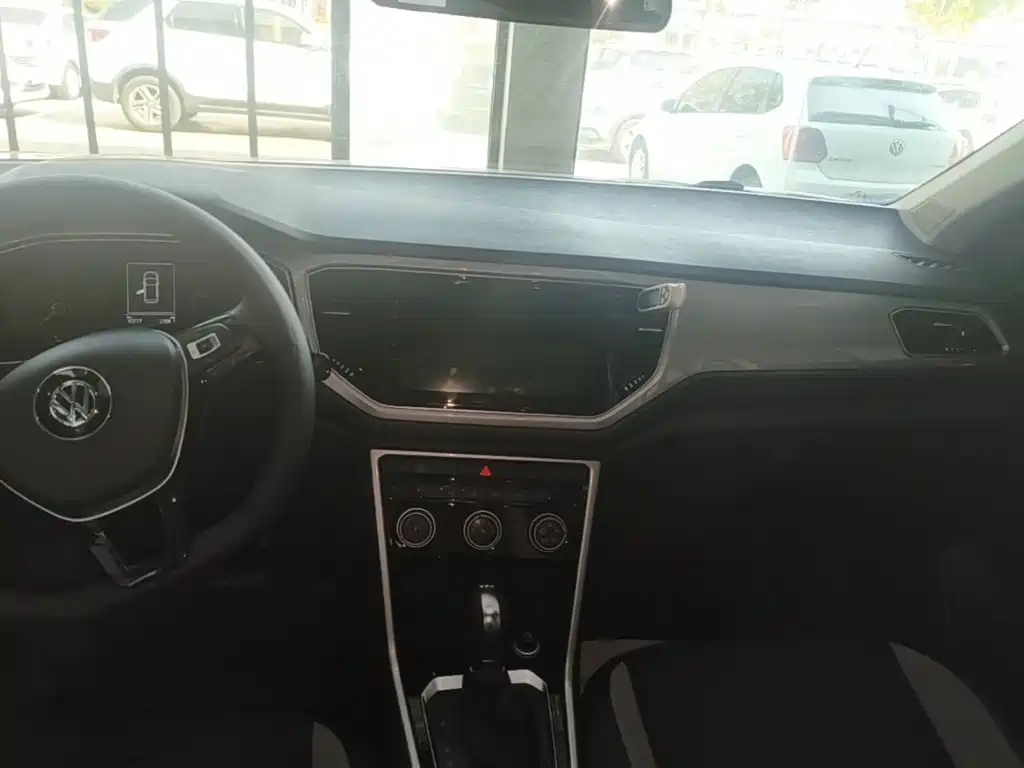 Volkswagen T-Roc — миниатюра 13