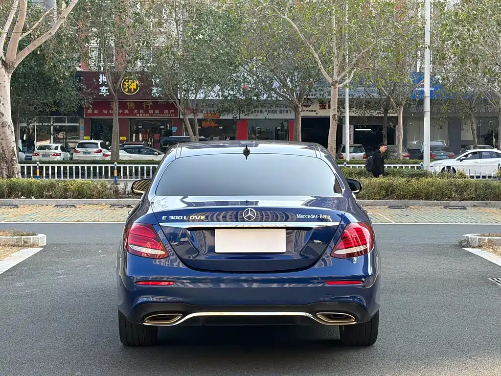 MERCEDES-BENZ E CLASS