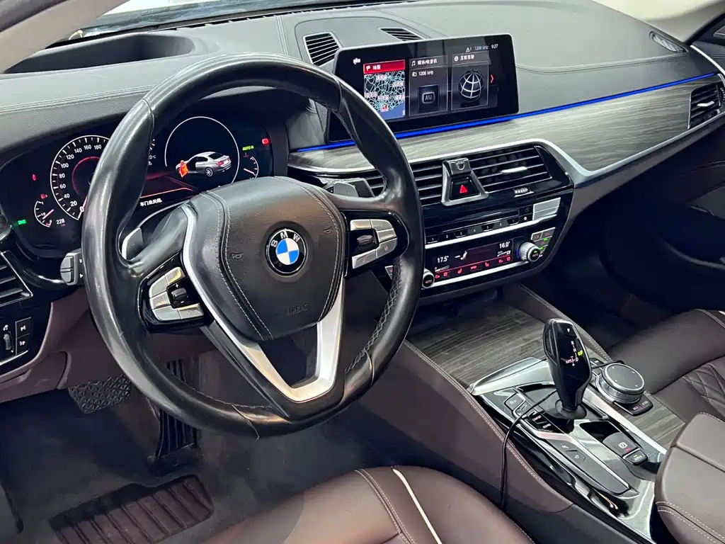 BMW 5 Series — миниатюра 13