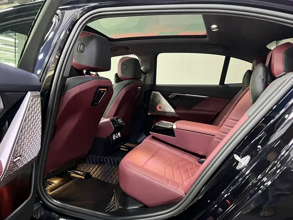 BMW 5 Series — миниатюра 8