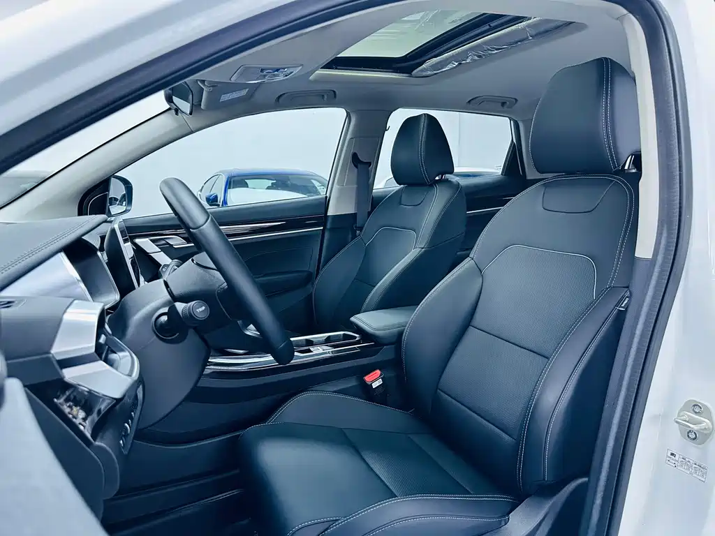 Geely Binyue — миниатюра 10