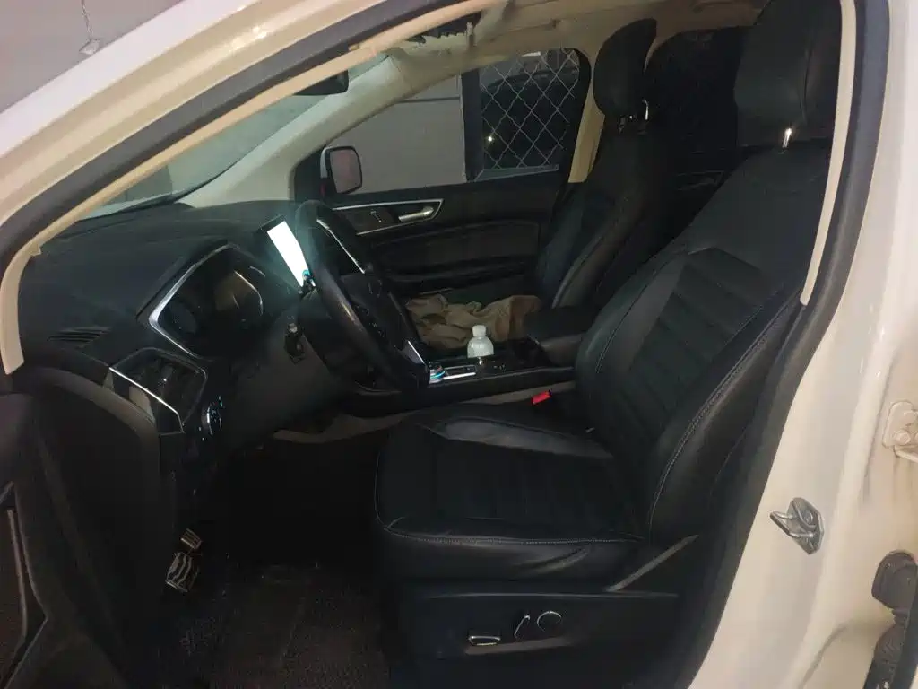 Ford Edge — миниатюра 16