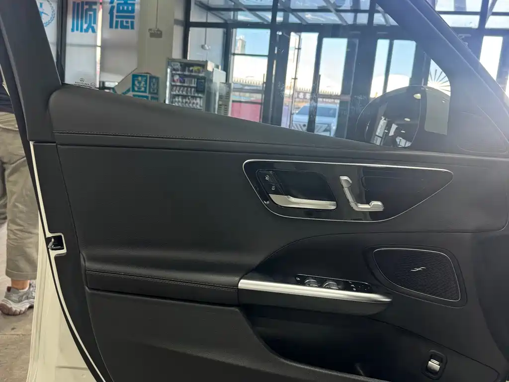 Mercedes-Benz C-Class — миниатюра 7
