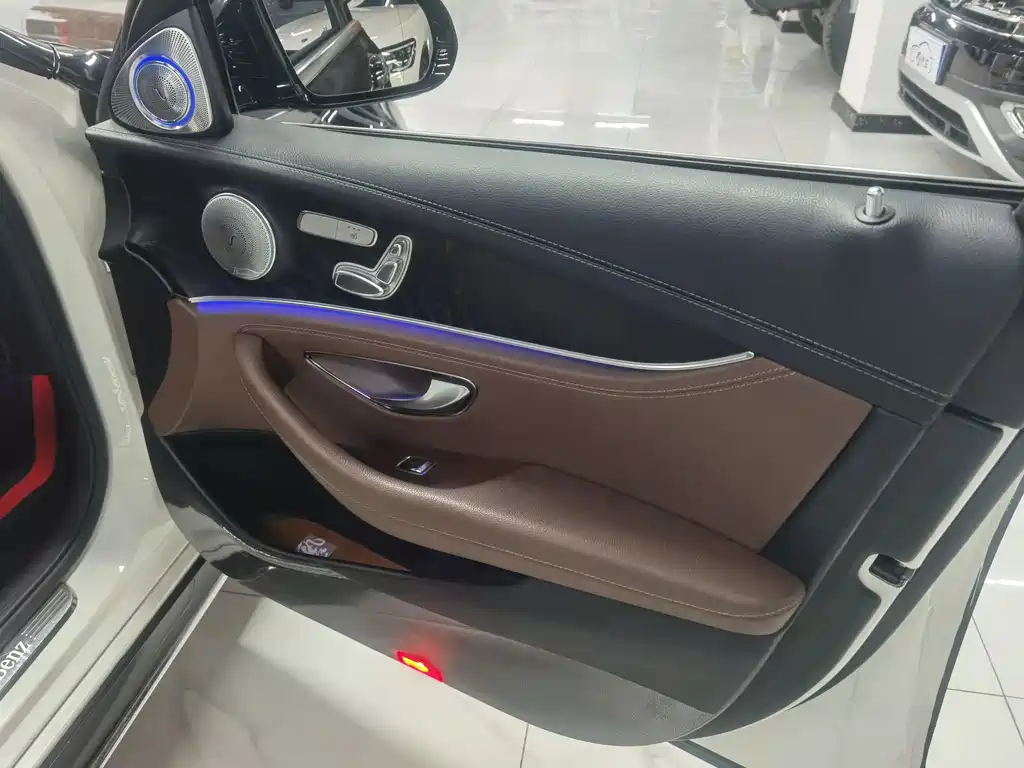 Mercedes-Benz E-Class — миниатюра 20