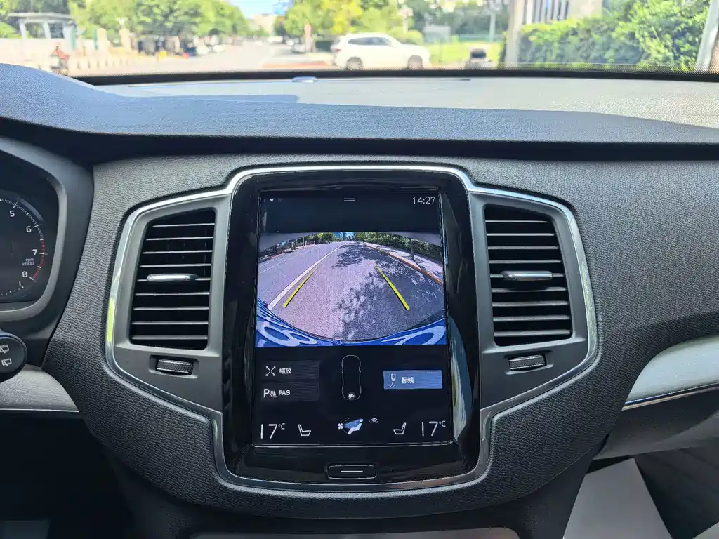 Volvo XC90 — миниатюра 5