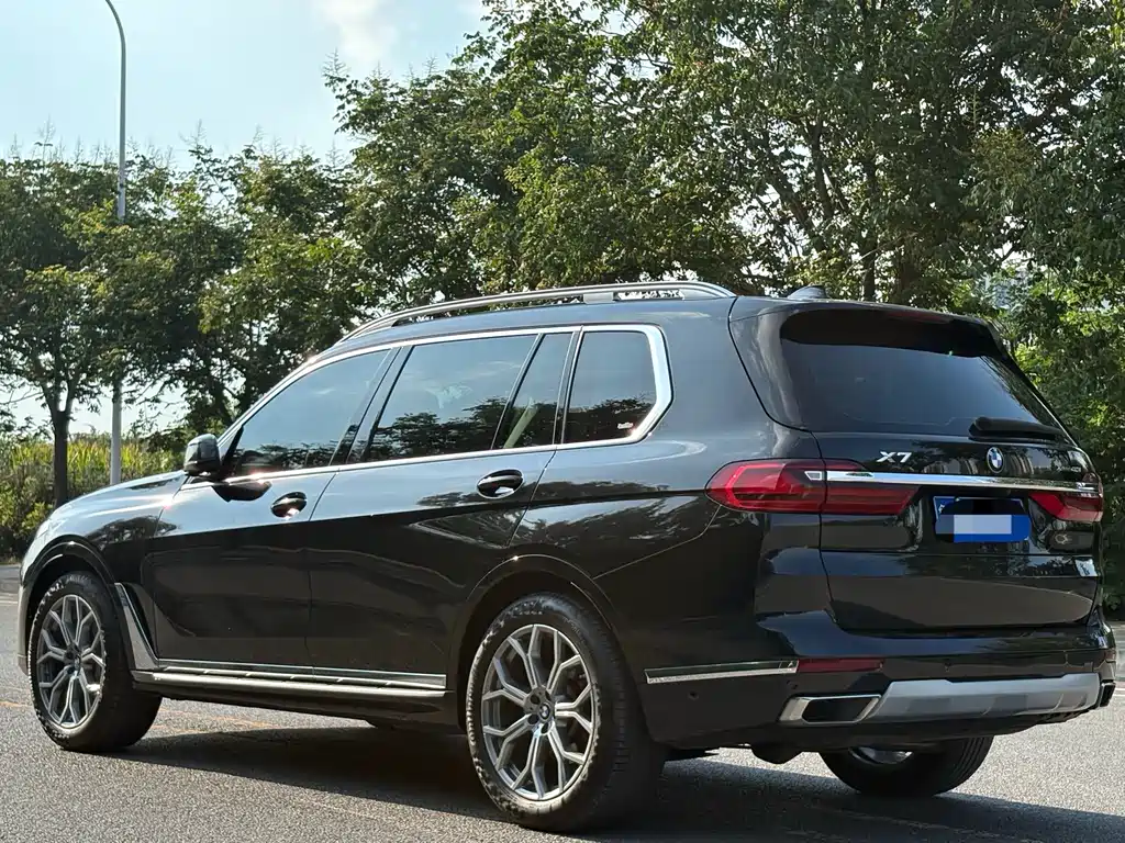 BMW  X7