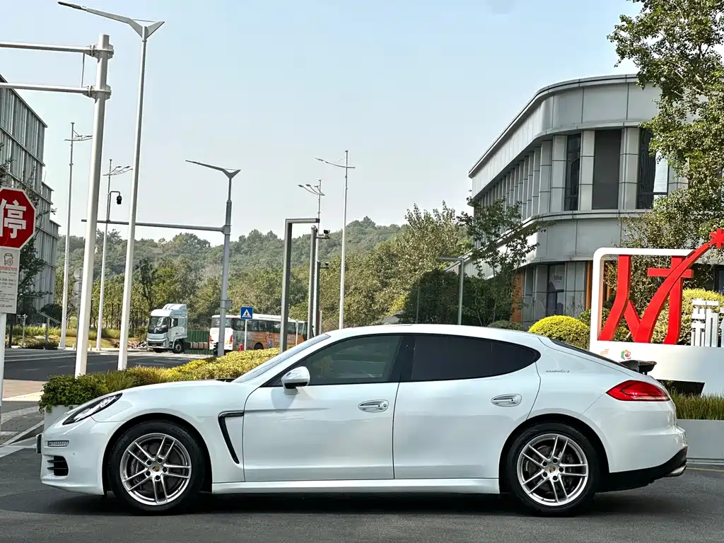 Porsche Panamera — миниатюра 8