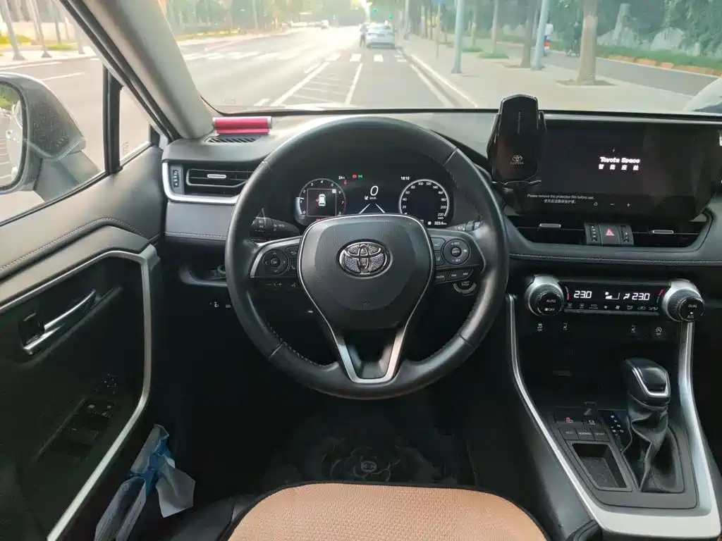 Toyota RAV4 — миниатюра 3