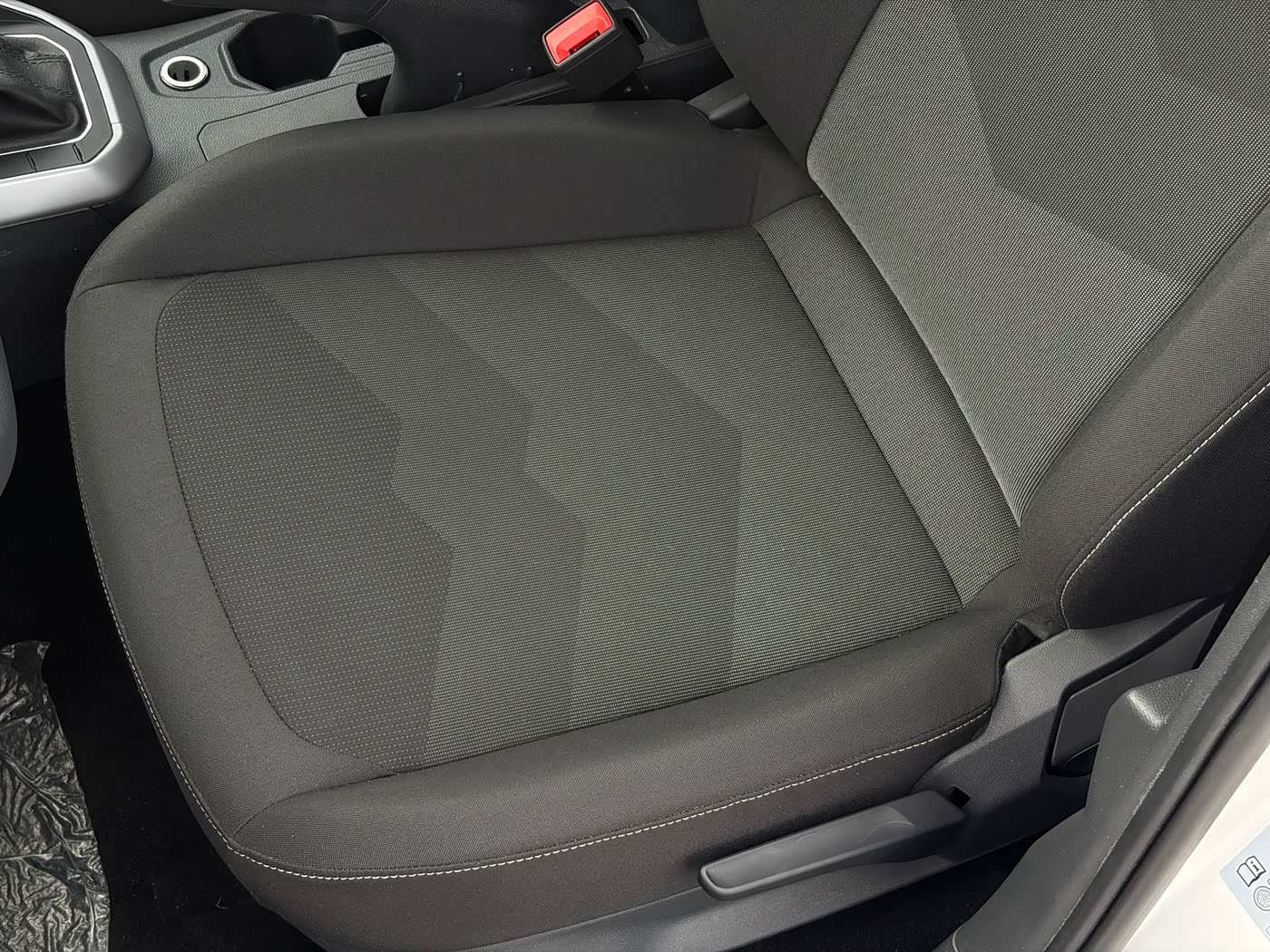 Volkswagen Polo 1.5 л 2021 г. Белый, пробег 28000 км